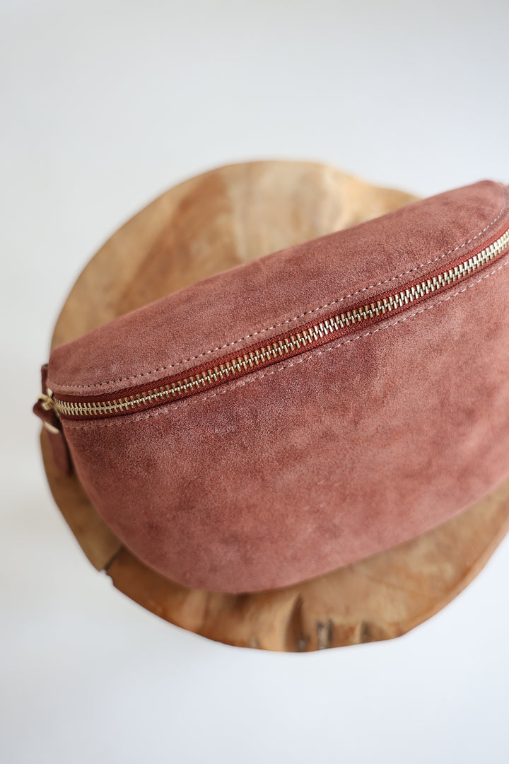 Crossbody Bag Medium aus Wildleder