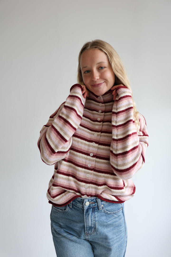 Gestreifte Strickjacke mit Mini-Stehkragen Hannah