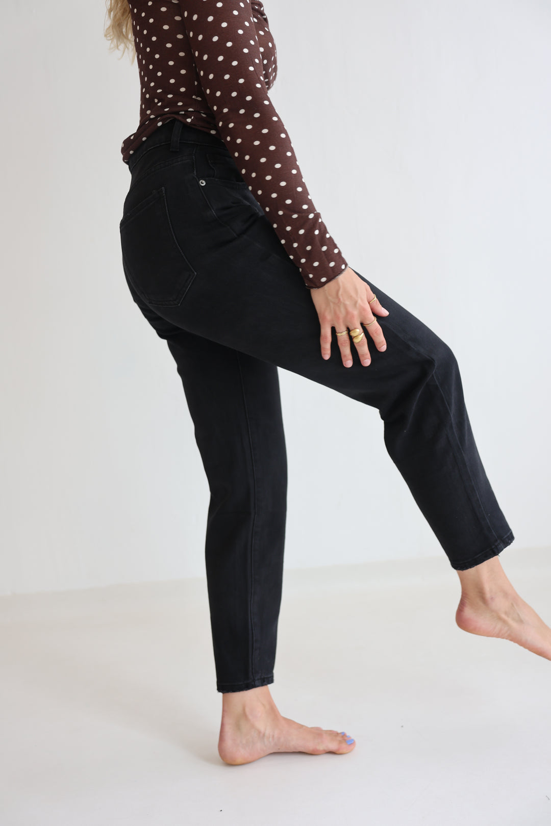 City Noir Mom Fit Jeans