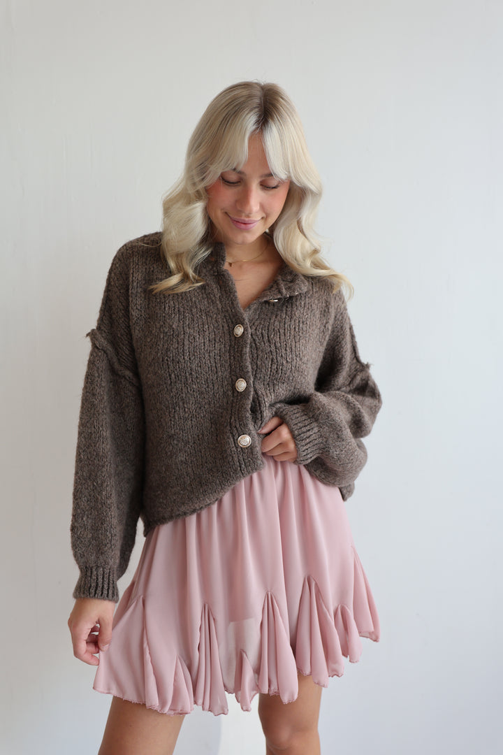 Kurzer Oversize Cardigan mit goldenen Manschettenknöpfen Claire