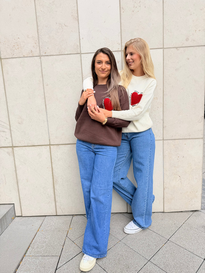 Pullover Love is a Kiss