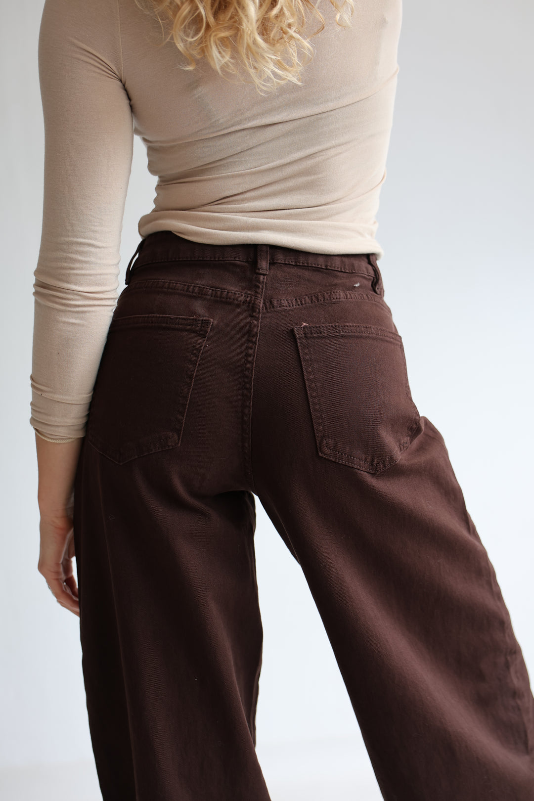 Barrel Fit Coffee Jeans