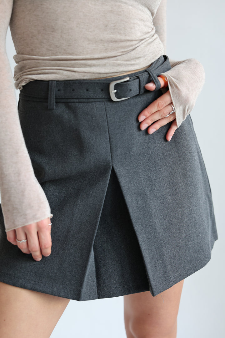 Kurzer Hosenrock mit Gürtel Britney