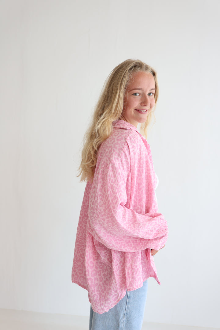 Kurzes Blusenhemd aus Musselin mit Leoprint Leolove