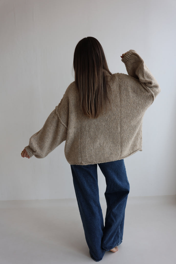 Kurzer Oversize Cardigan mit goldenen Manschettenknöpfen Claire