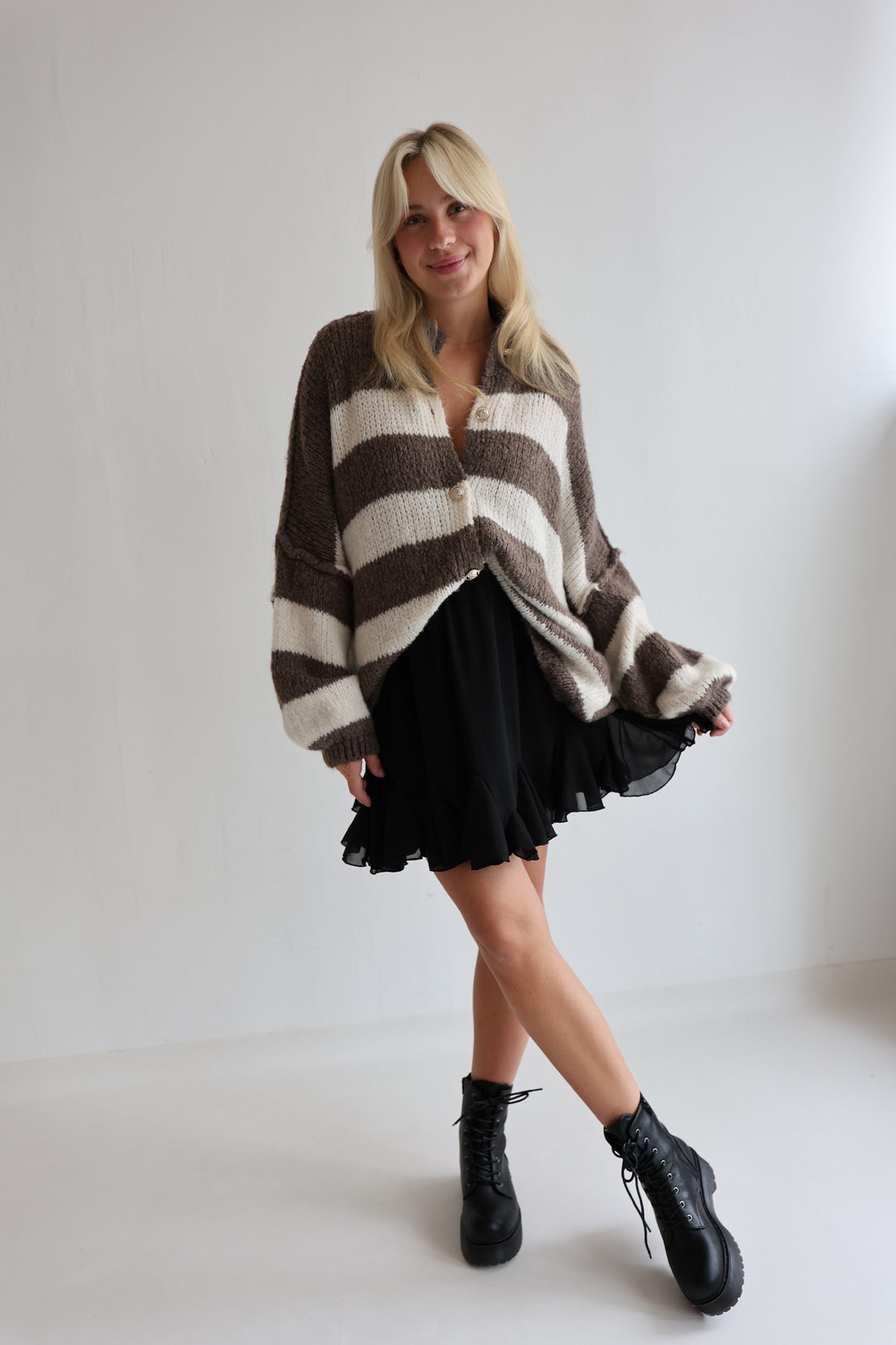 Gestreifter Cardigan mit goldenen Manschettenknöpfen Claire