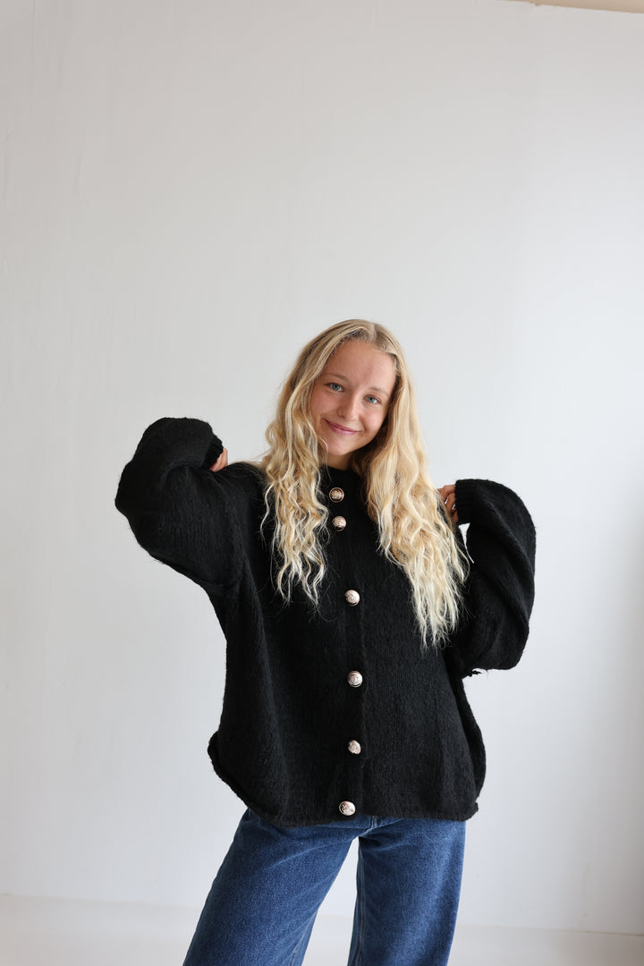 Kurzer Oversize Cardigan mit goldenen Manschettenknöpfen Claire