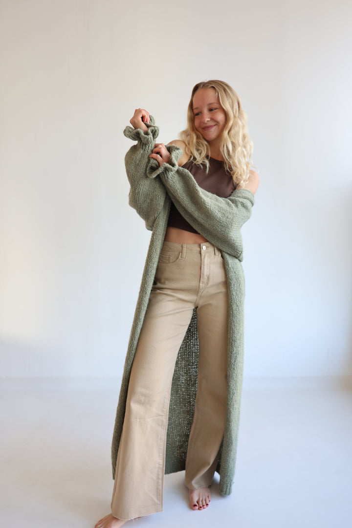 Langer Cardigan mit Rüschenärmeln Clara