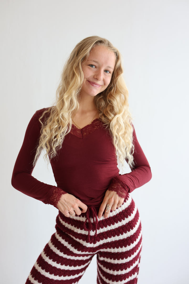 Longsleeve mit Spitzenausschnitt