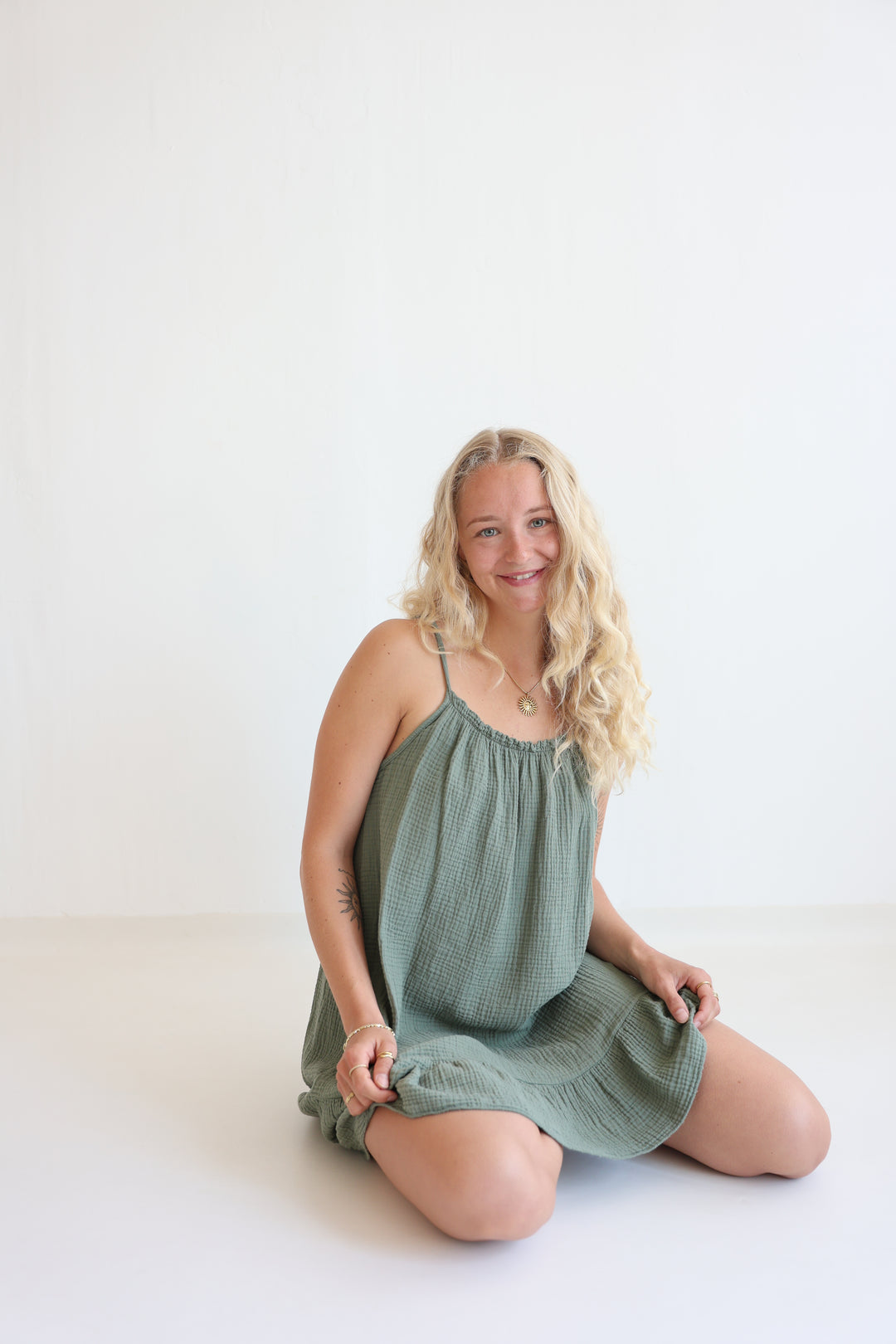 Musselinkleid mit Mini-Volant Hailey