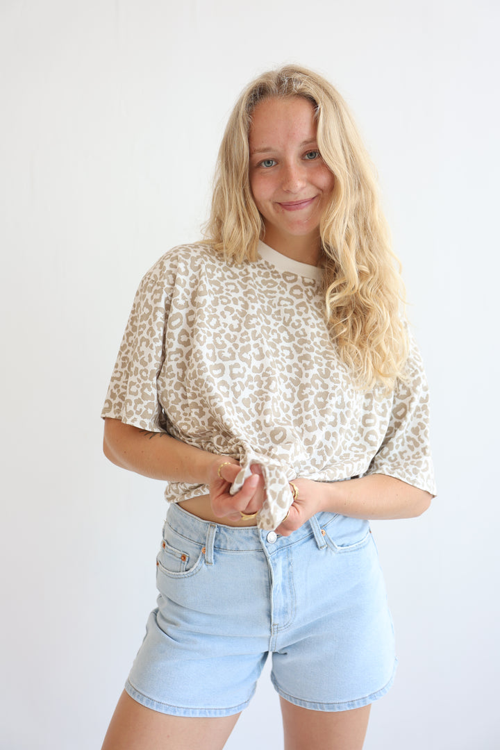Oversize T-Shirt mit Leoprint