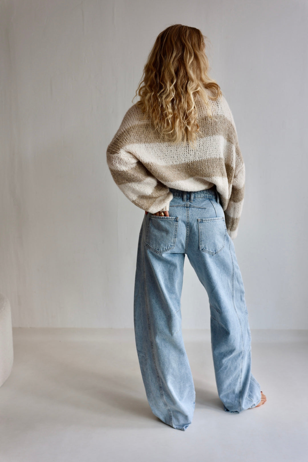 Mid Rise Barrel Jeans