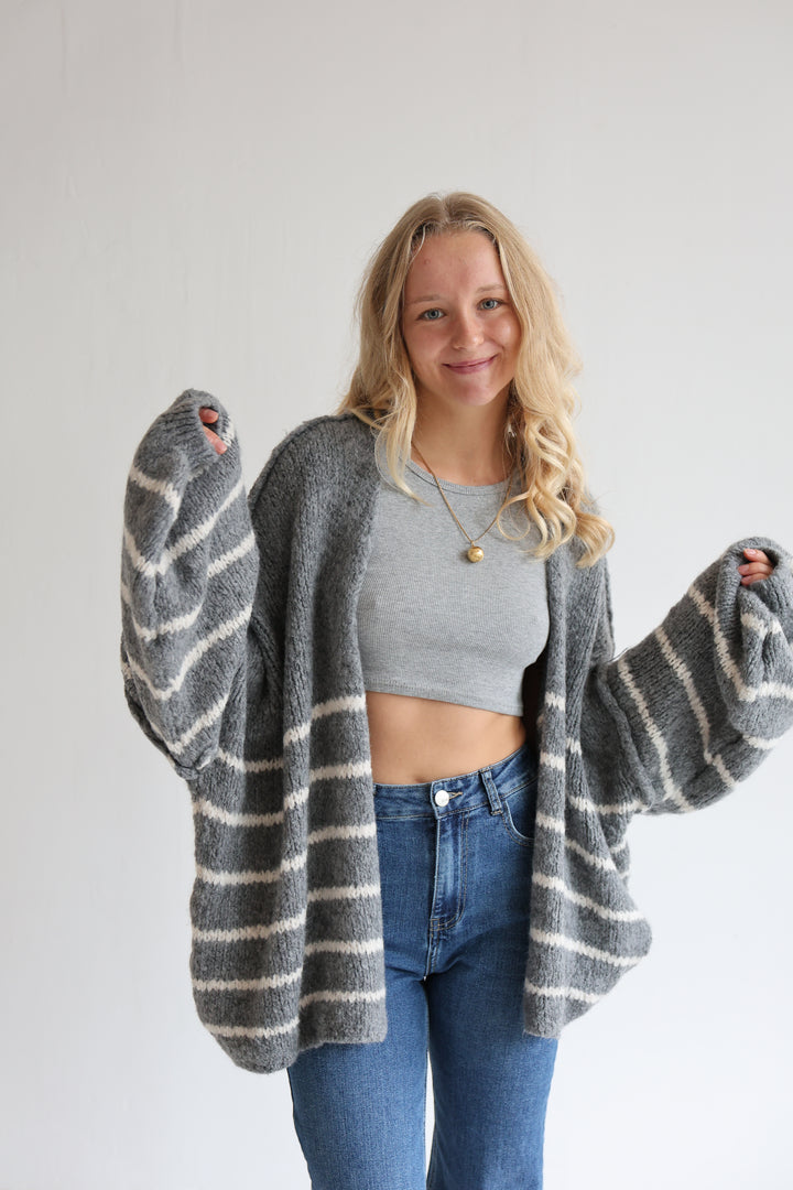 Oversize Strickcardigan Half Stripes