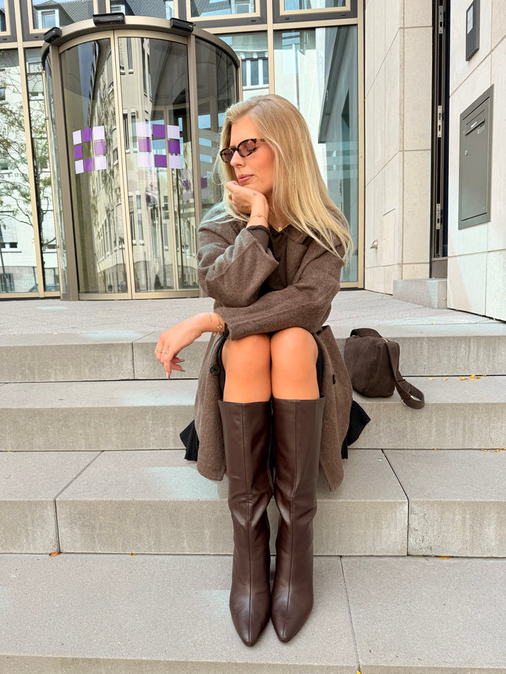 Sleek Leather Heeled Boots