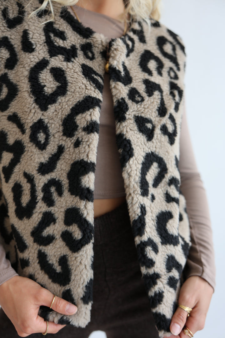 Teddyweste mit Leoprint