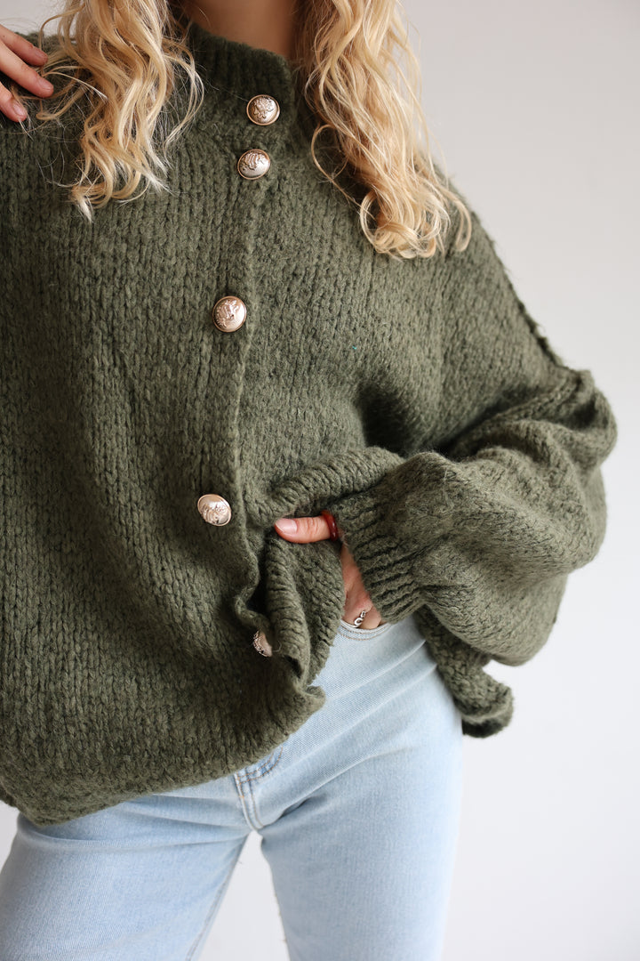 Kurzer Oversize Cardigan mit goldenen Manschettenknöpfen Claire