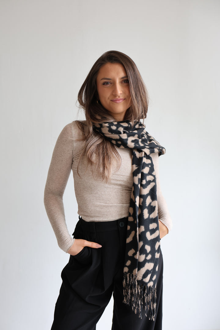 Langer Schal Leo Love