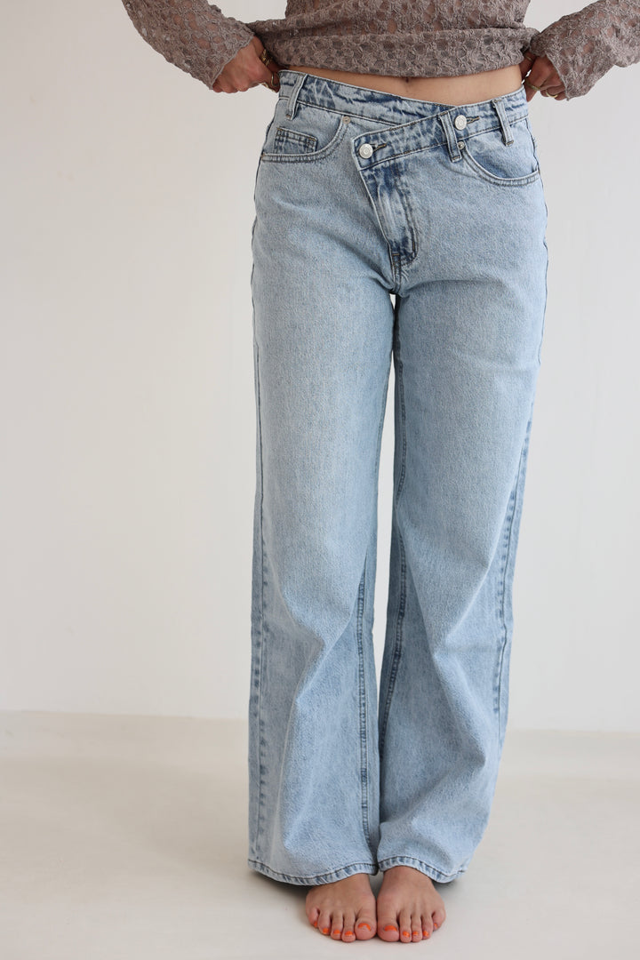 Asymmetric Straight Fit Jeans Nova