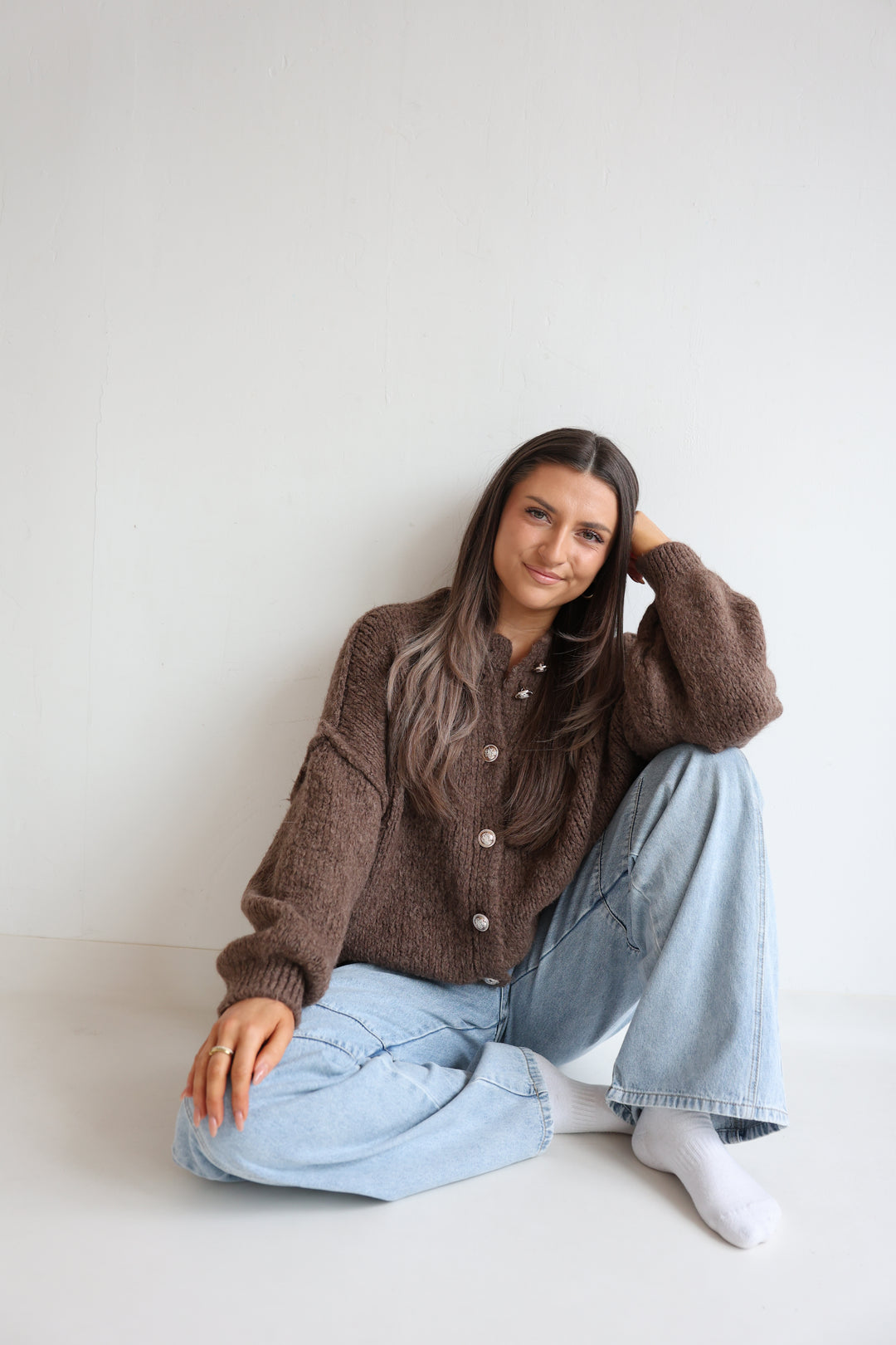 Kurzer Oversize Cardigan mit goldenen Manschettenknöpfen Claire