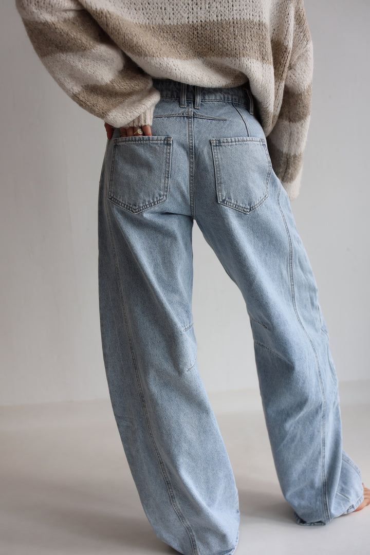Mid Rise Barrel Jeans