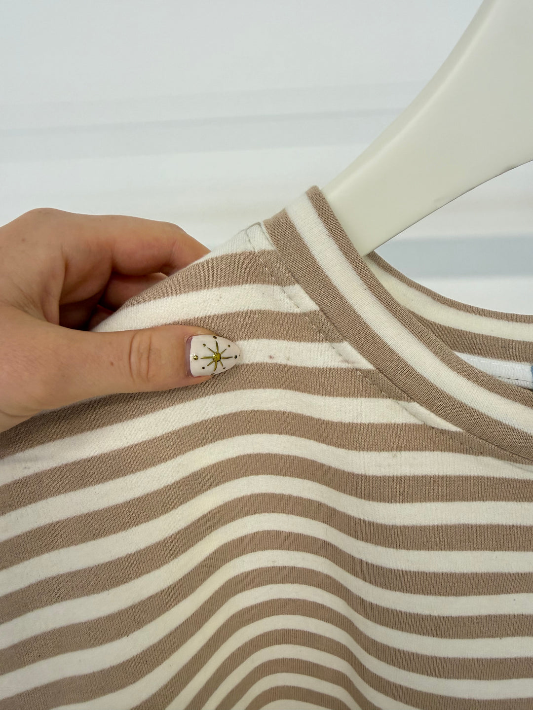 RELAXED LINES TEE BEIGE (B-WARE)