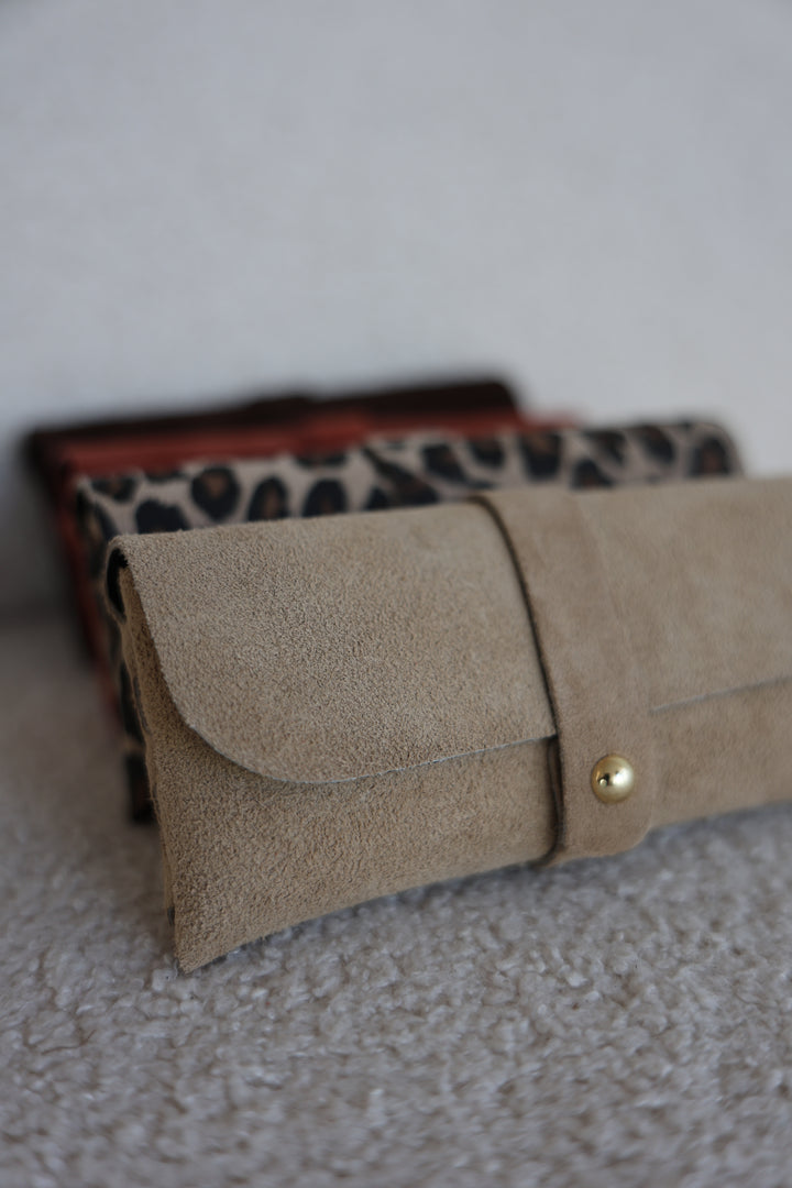 Brillenetui aus Wildleder