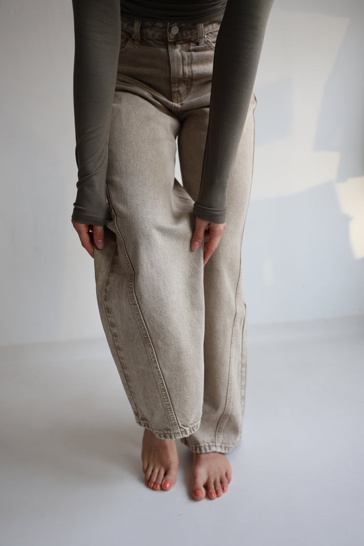 Relaxed Barrel Fit Jeans Juna