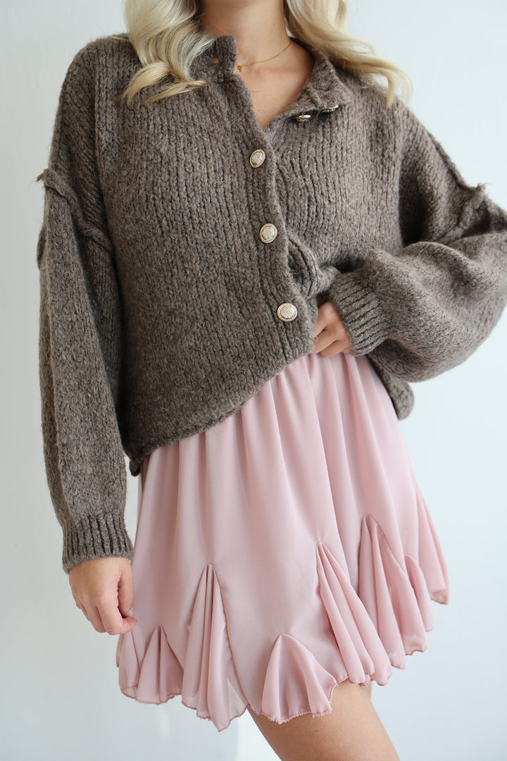 Kurzer Oversize Cardigan mit goldenen Manschettenknöpfen Claire