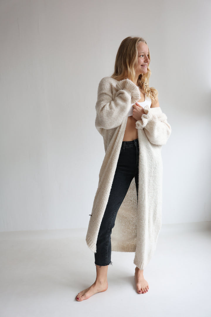 Langer Cardigan mit Rüschenärmeln Clara