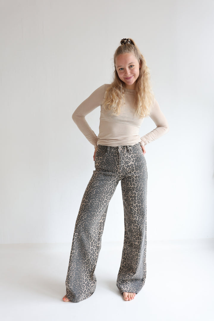 Wide Leg Jeans mit Leoprint