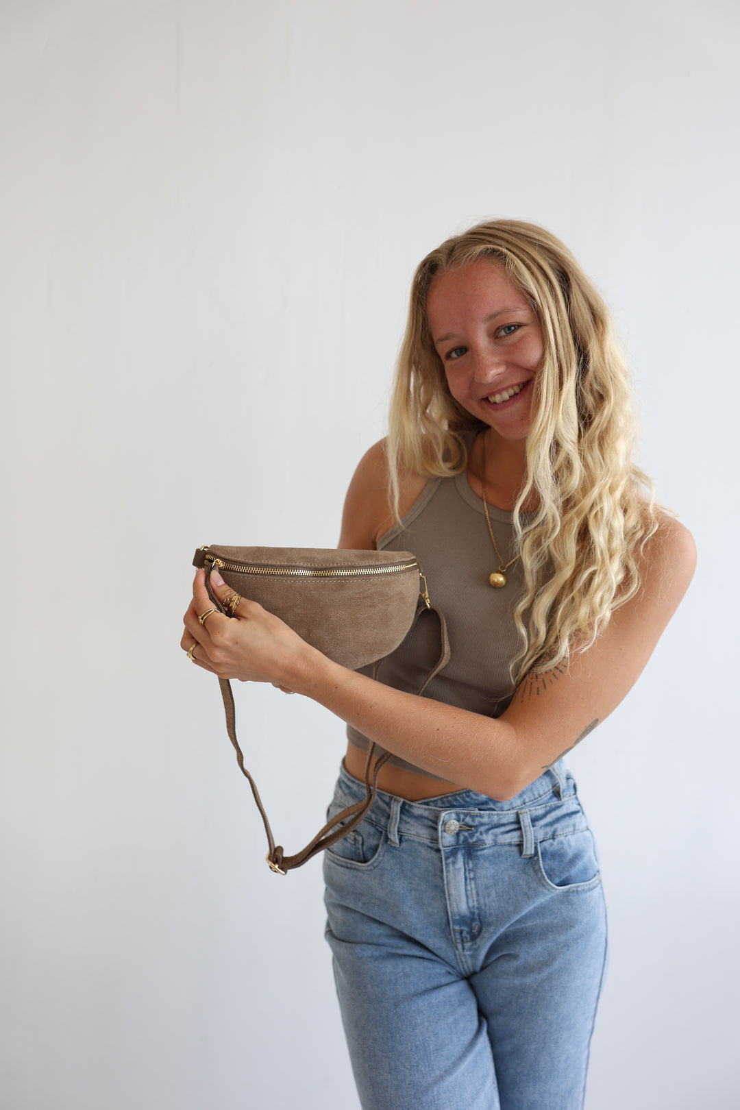 Crossbody Bag Small aus Wildleder