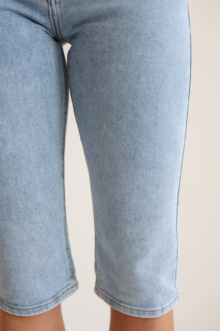 Classic Straight Capri Jeans