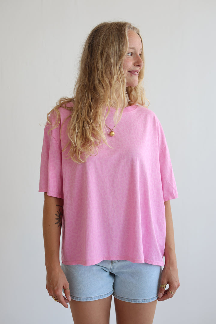 Oversize T-Shirt mit Leoprint