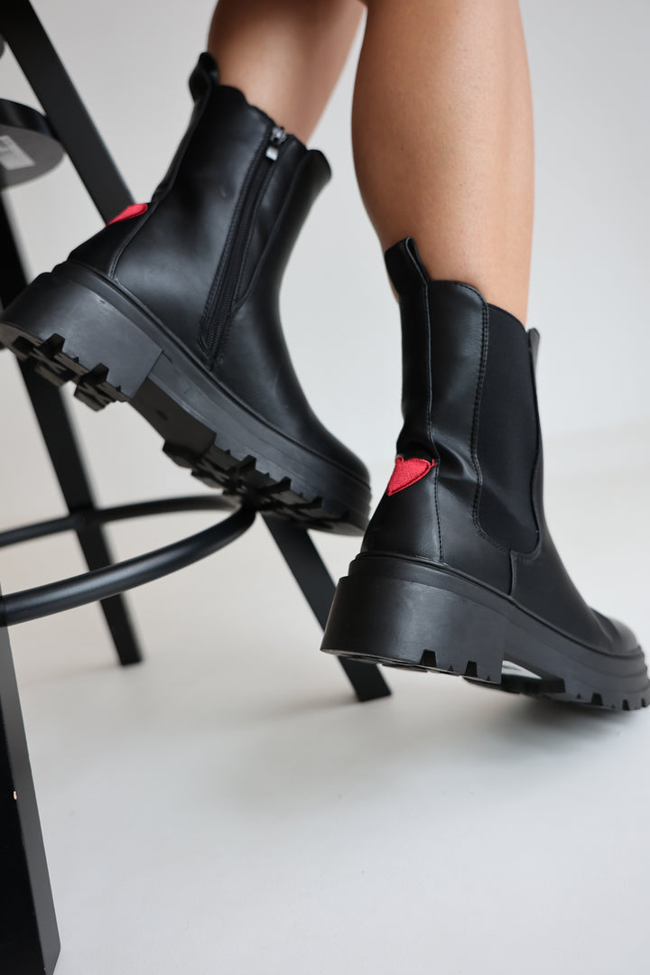 Chelsea Boots Red Heart