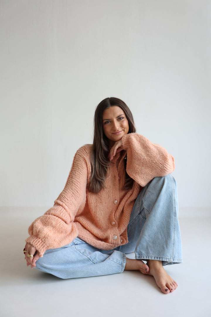 Langer Oversize Cardigan mit goldenen Manschettenknöpfen Claire