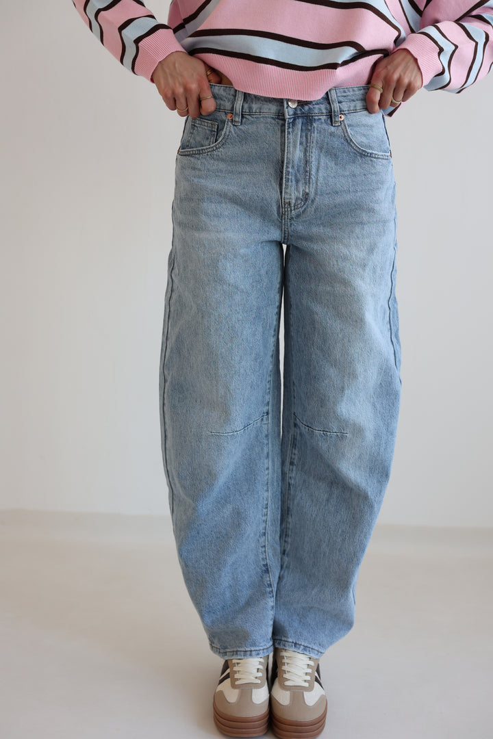 Barrel Fit Daily Jeans