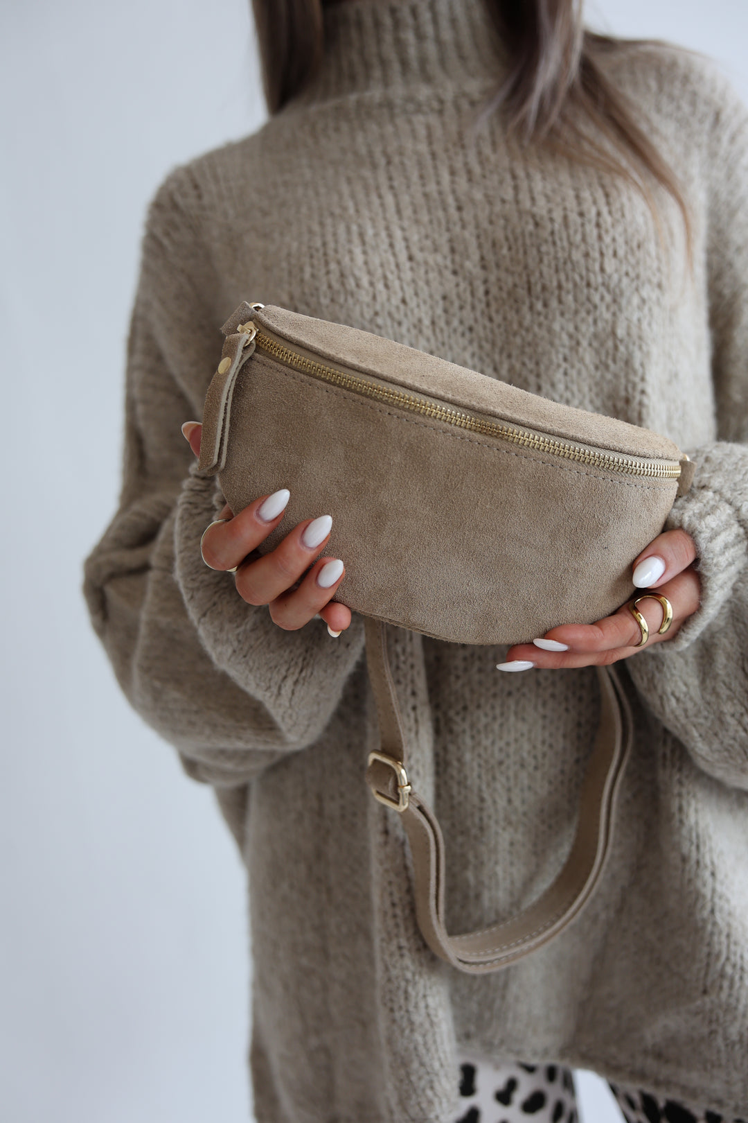 Crossbody Bag Small aus Wildleder