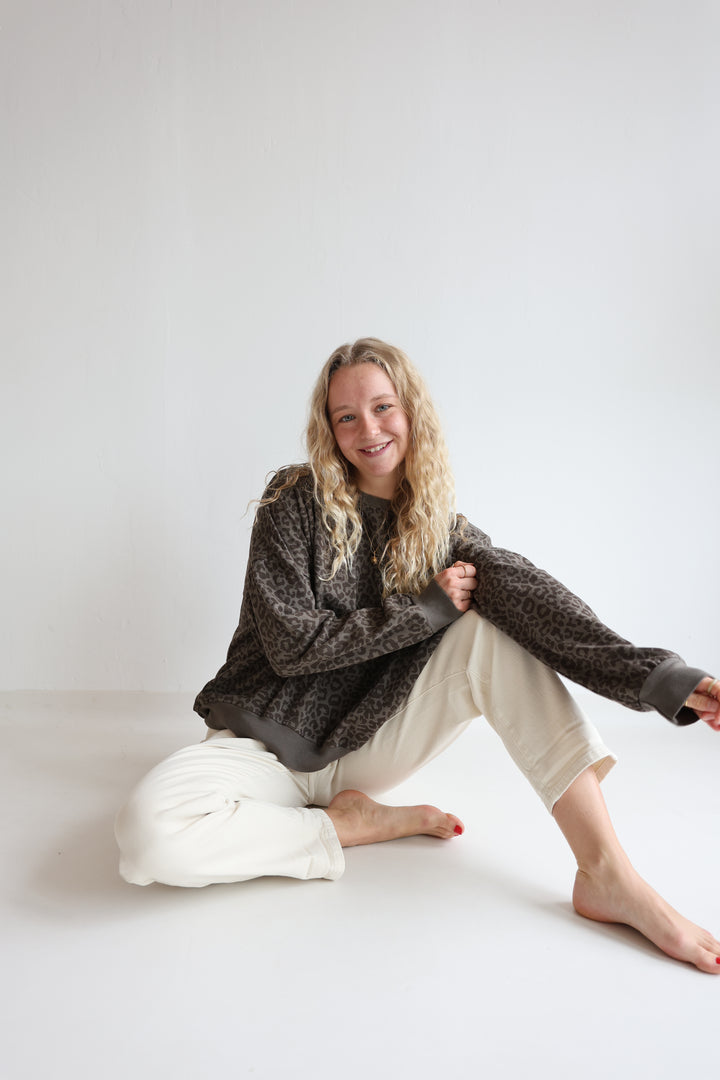 Sweater mit Leoprint