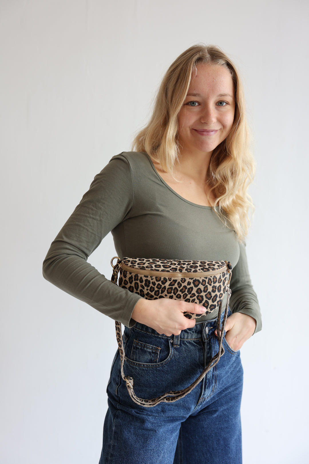 Crossbody Bag Small aus Wildleder