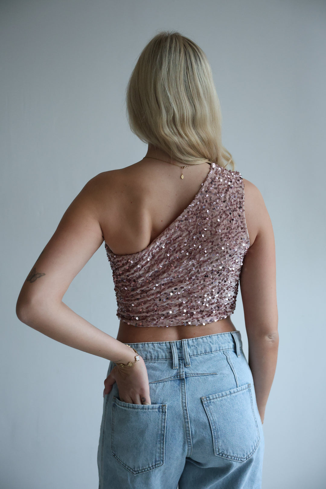 One Shoulder Top mit Pailetten
