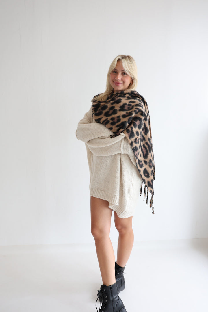 Langer Schal mit Leoprint Luna