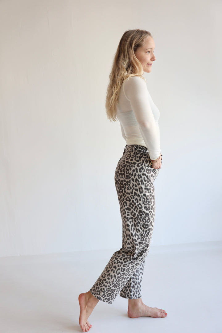 Mom Jeans mit Leoprint
