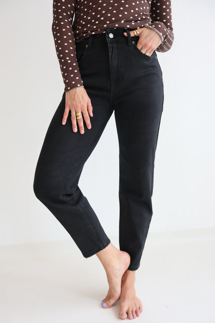 City Noir Mom Fit Jeans