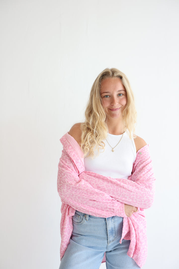 Kurzes Blusenhemd aus Musselin mit Leoprint Leolove