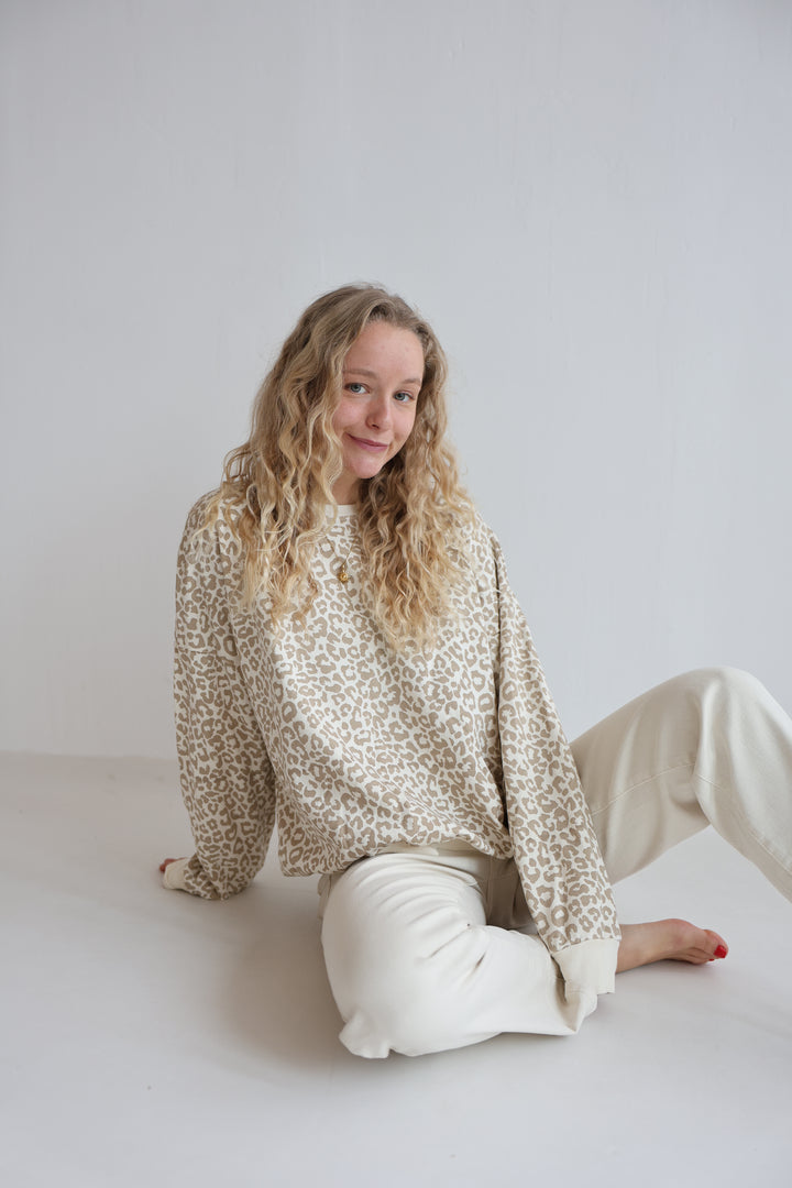 Sweater mit Leoprint
