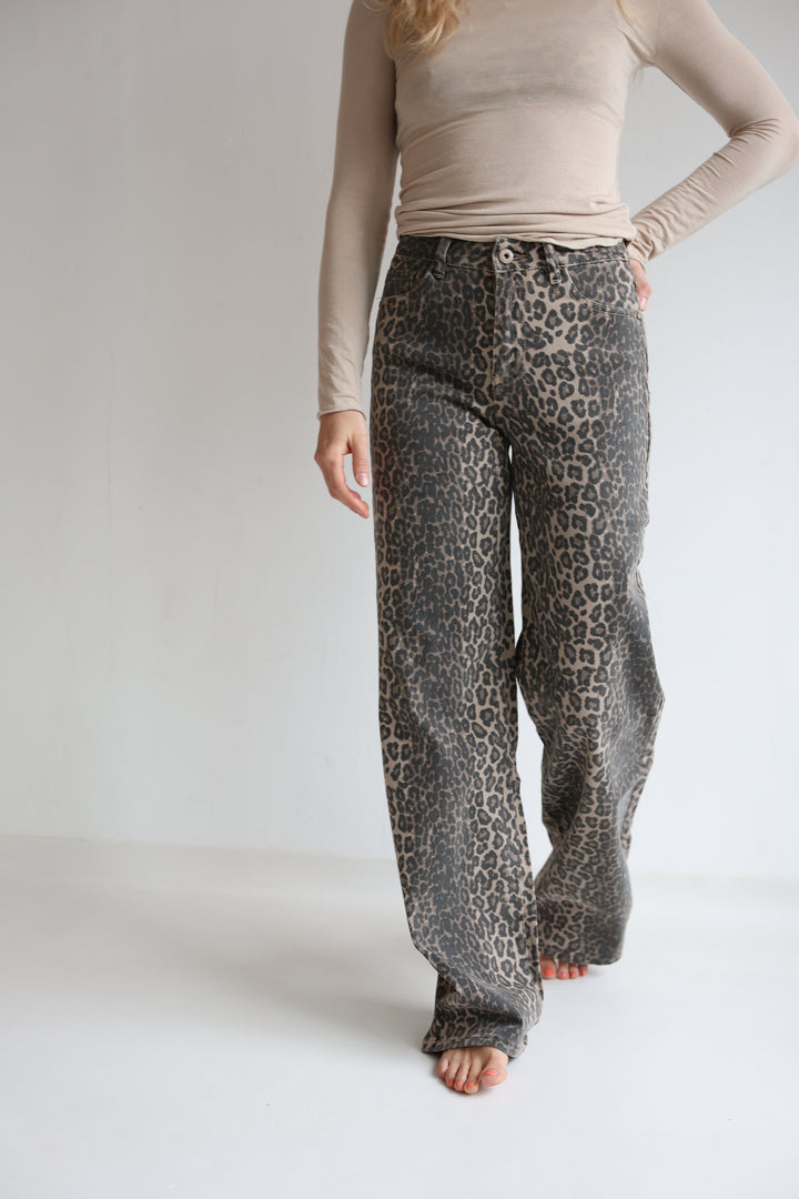 Wide Leg Jeans mit Leoprint