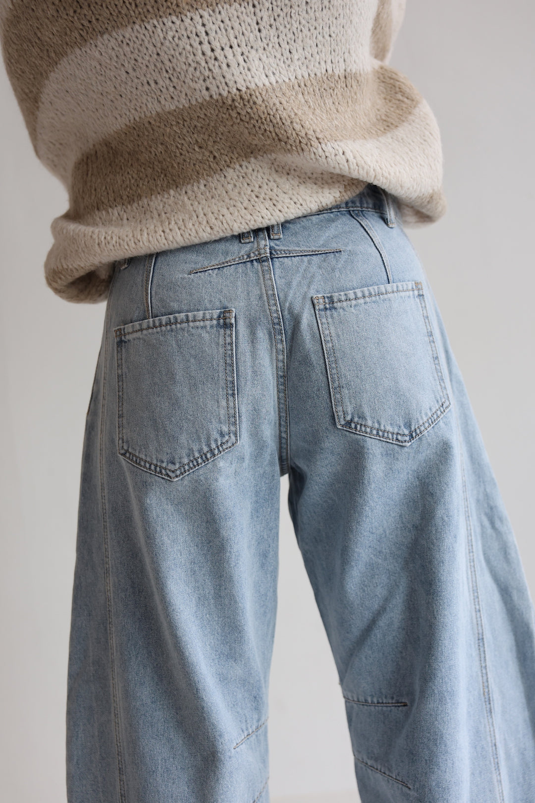 Mid Rise Barrel Jeans