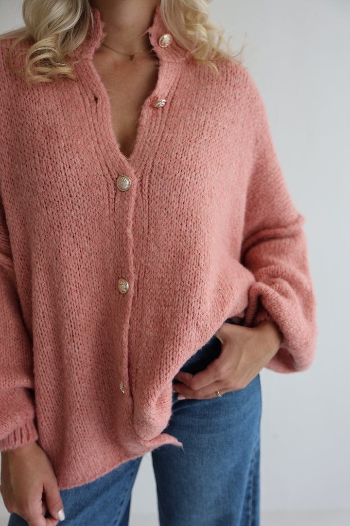 Langer Oversize Cardigan mit goldenen Manschettenknöpfen Claire