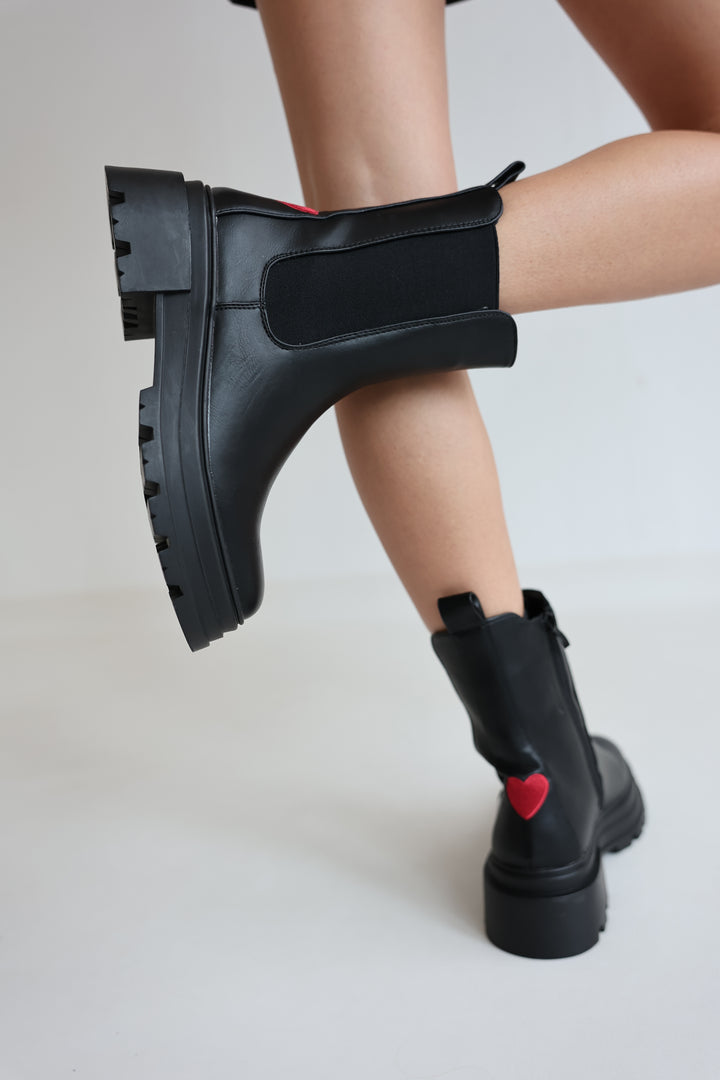 Chelsea Boots Red Heart