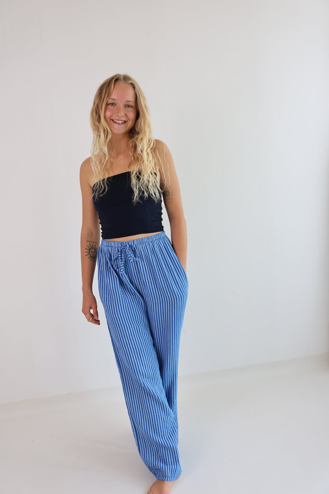 Lange Musselinhose mit Streifen Little Lines